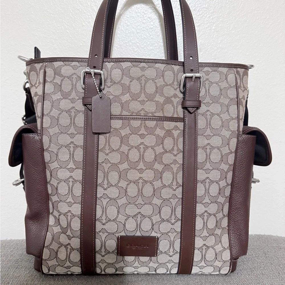 Coach Signature Canvas Messenger in Jacquard - Picture 3 of 4